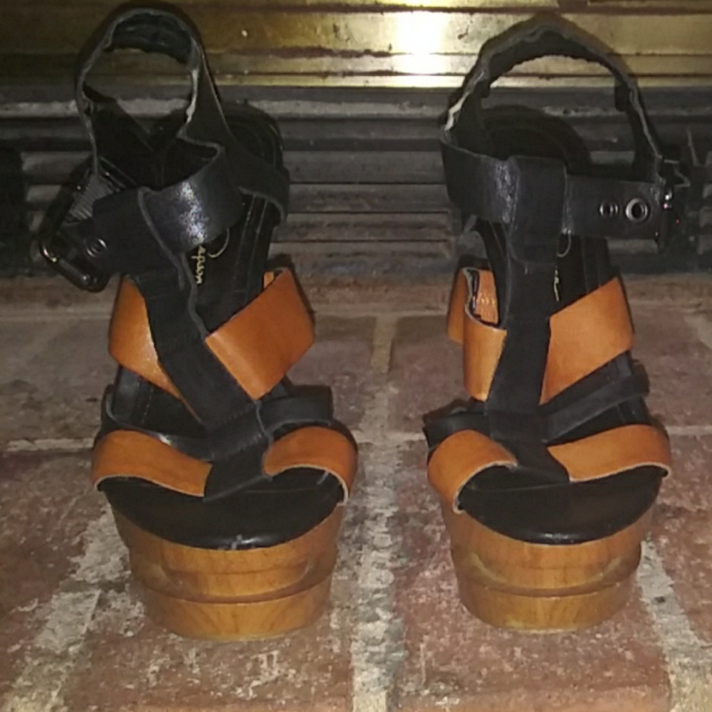 Shoes - Picture 2 of 4